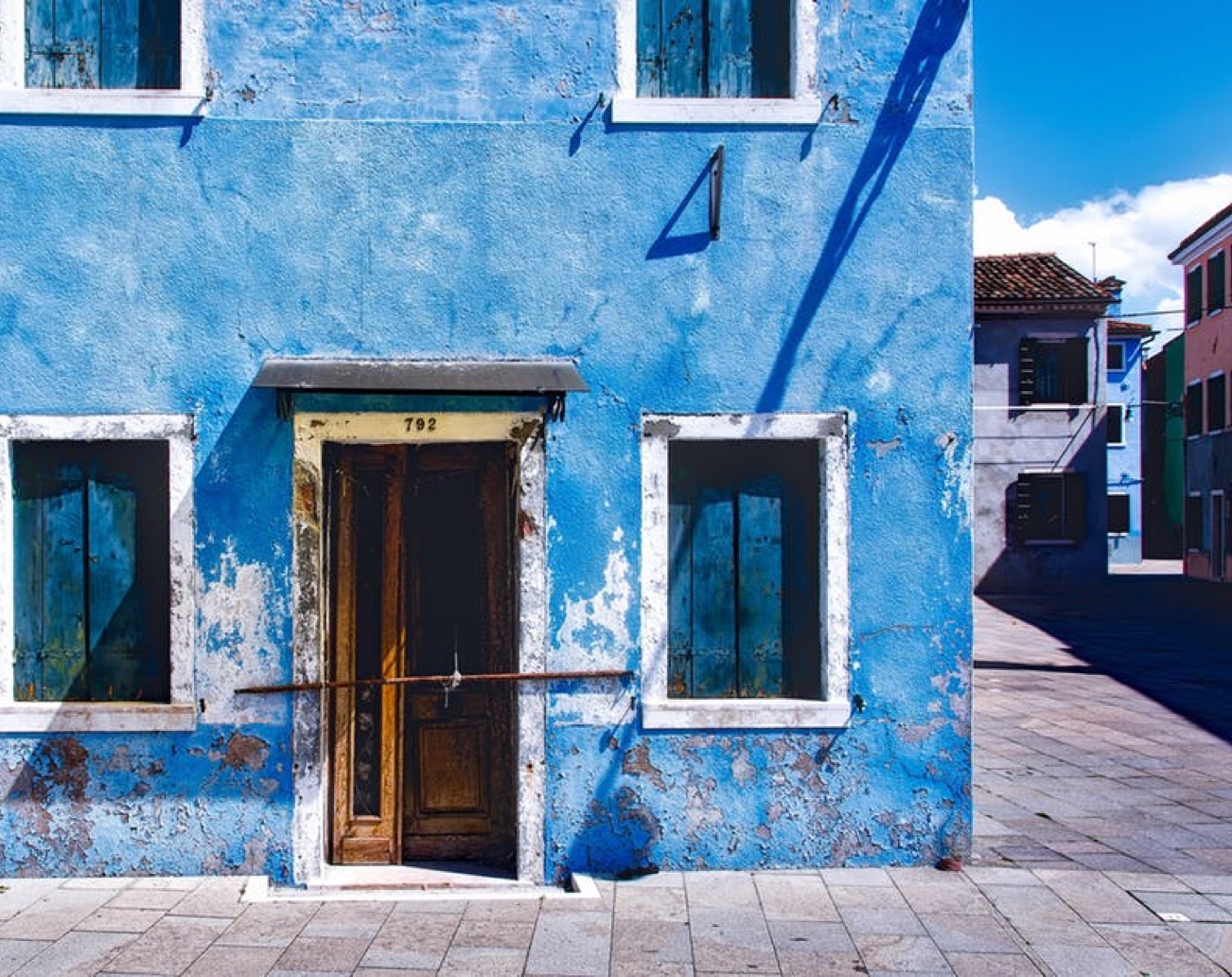 Left aligned image with caption Credits to Laurent Nivalle.